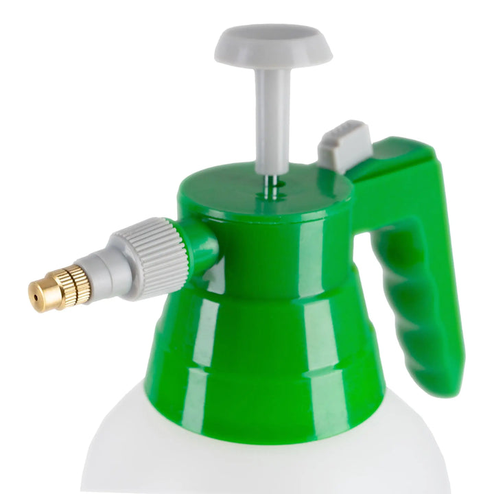 Green and white garden spray gun with 1.5L volume